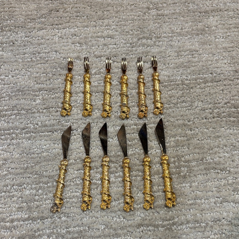 VTG  Hollywood Regency Florentine Gold Tone Canope/Party/Appetizer Forks & Knive